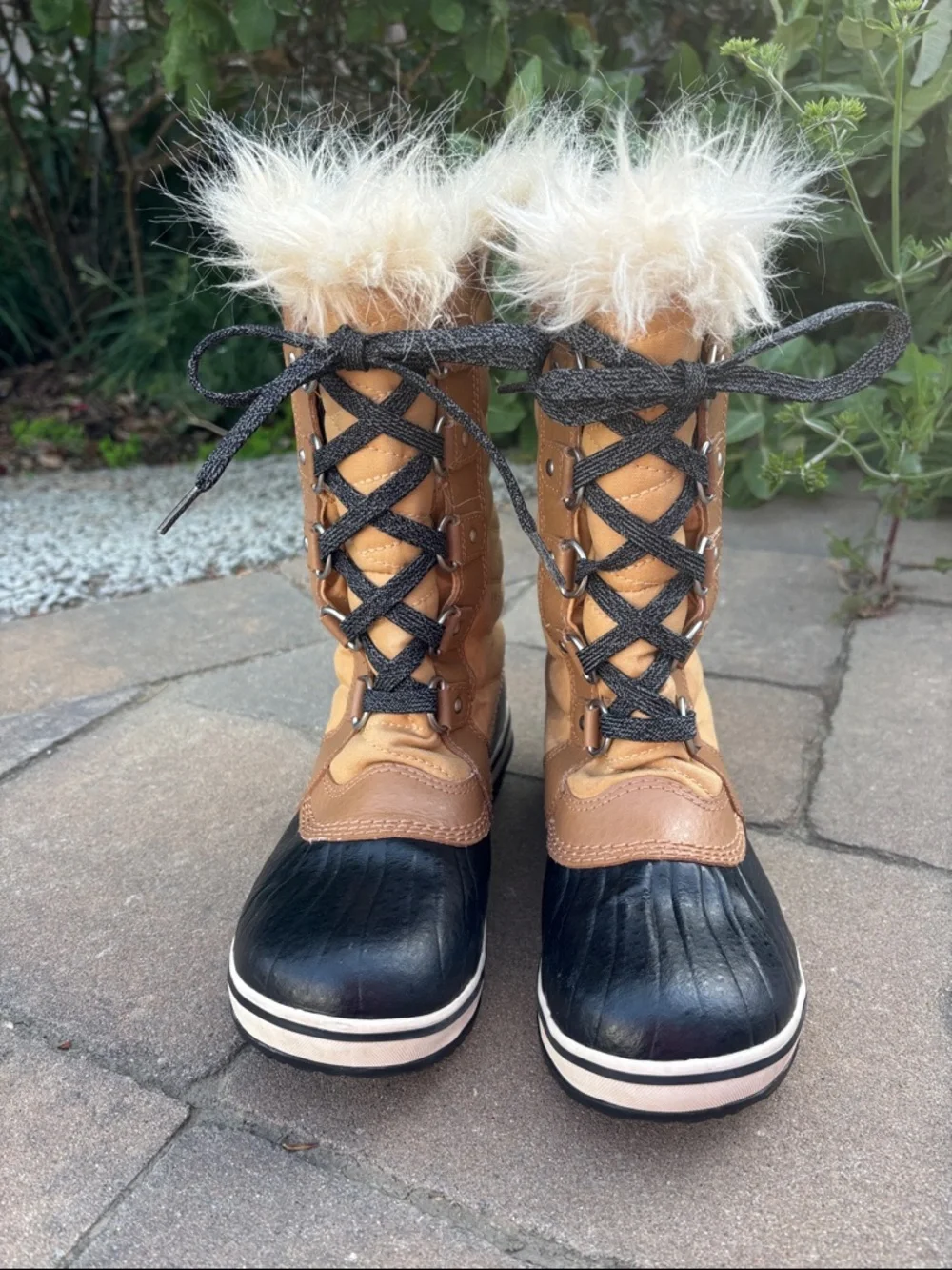 Kids' Tofino II Faux Fur‎ Lined Waterproof Boot.  Size 4
